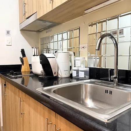 Relaxing 1Br Condo Near Moa & Naia With Wifi, Ps4, Karaoke